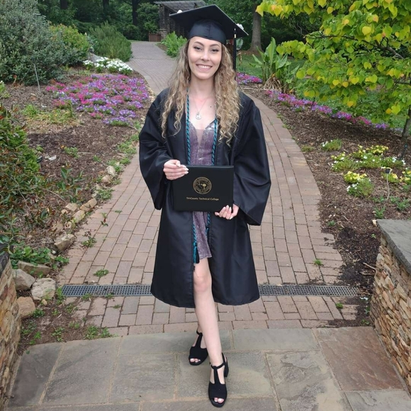 Meet your Posher, Dani! - Picture 1 of 6